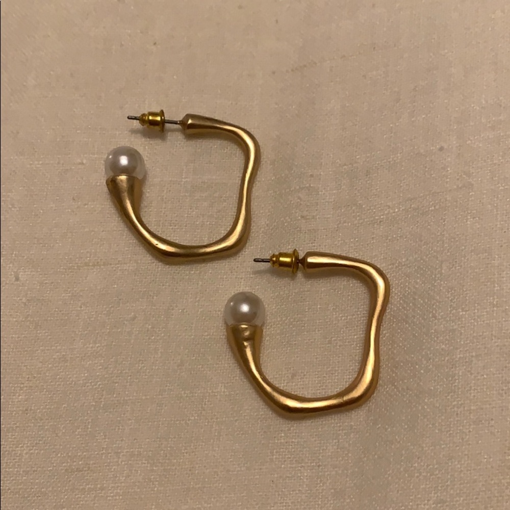 Hoop earrings with pearl detailing